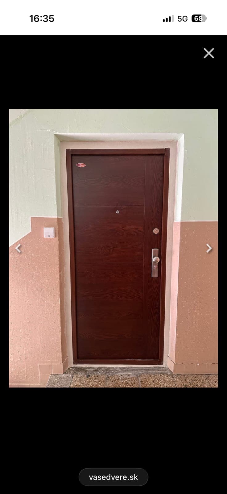 Fotka z montáže bezpečnostných dverí